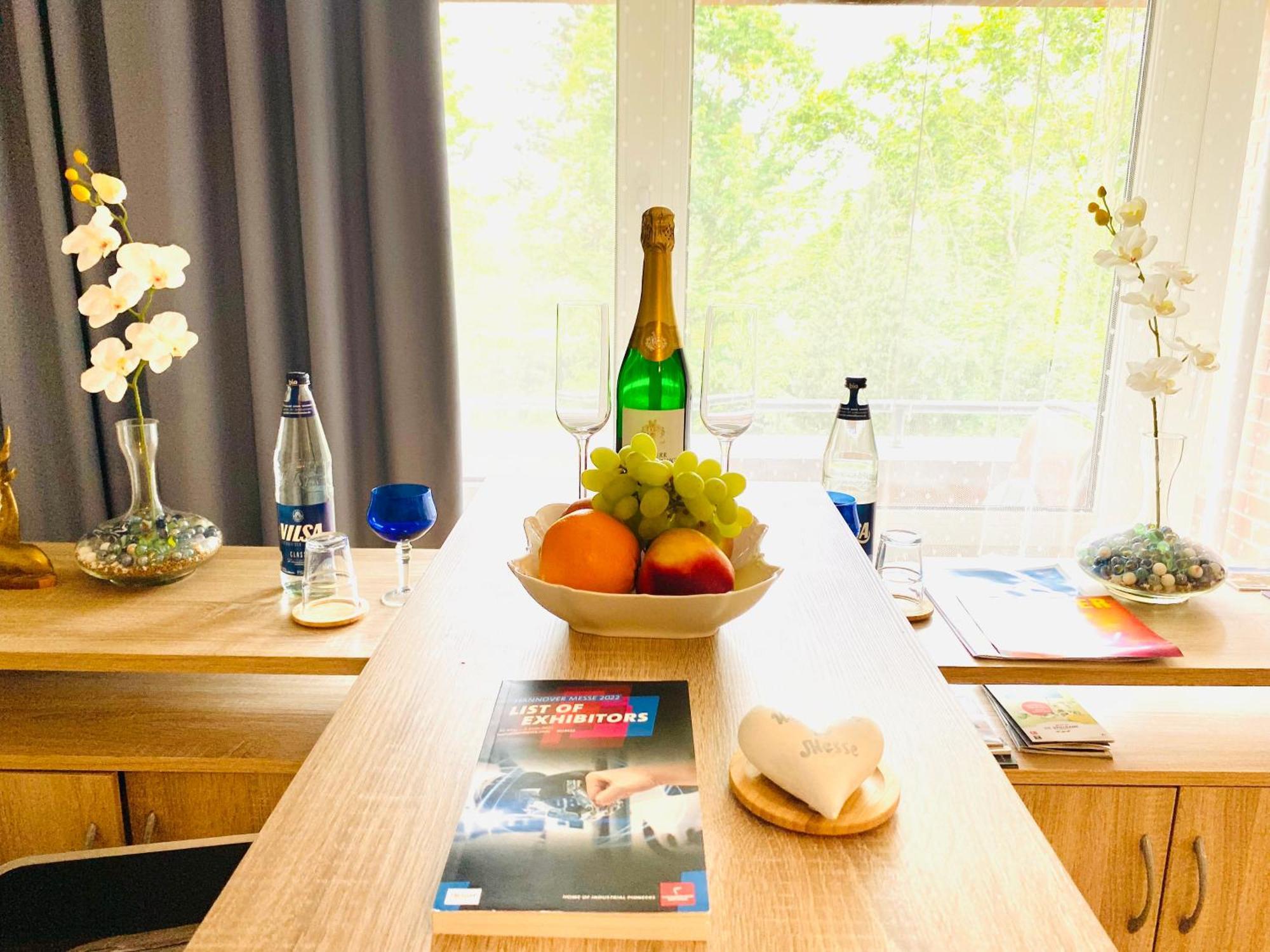 Welcome To Messe! Two-Bedroom Smartapartment &Balcony Hannover Buitenkant foto
